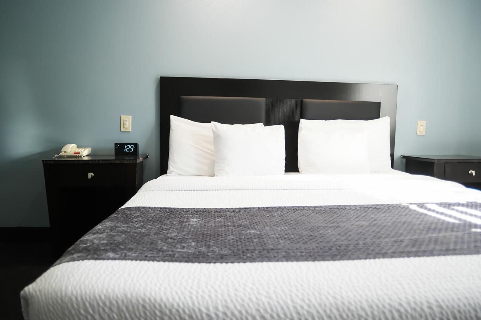 Days By Wyndham Hotel 2*